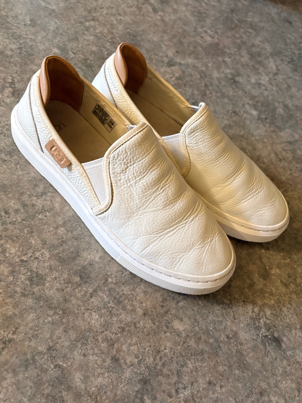UGG Women’s Alameda 130779 White Low Top Slip On Sneakers Size 8 GUC Casual